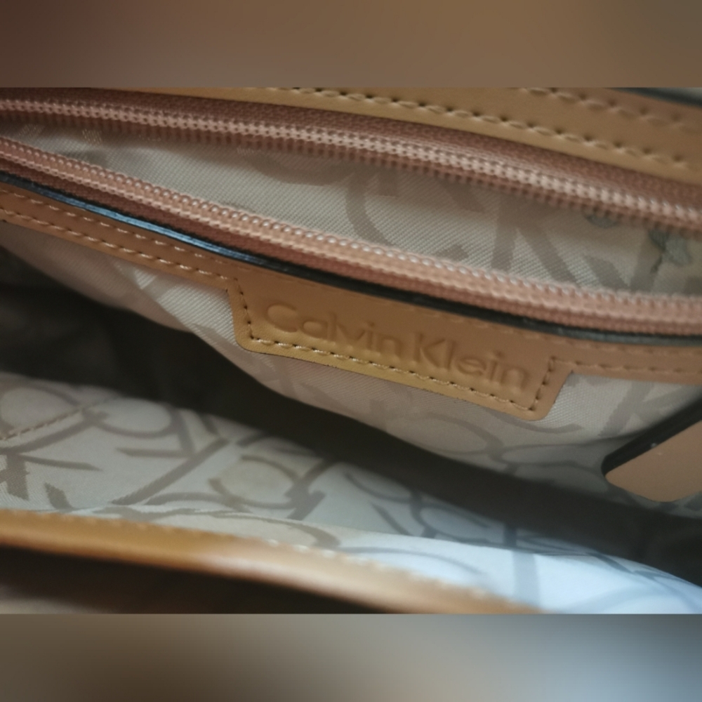 Calvin Klein Crossbody Bag - Picture 4 of 5